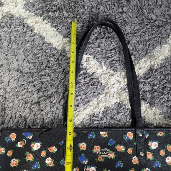 Coach F57668 Reversible City Tote in Tea Rose Floral and Black Multi Color - Picture 13 of 13